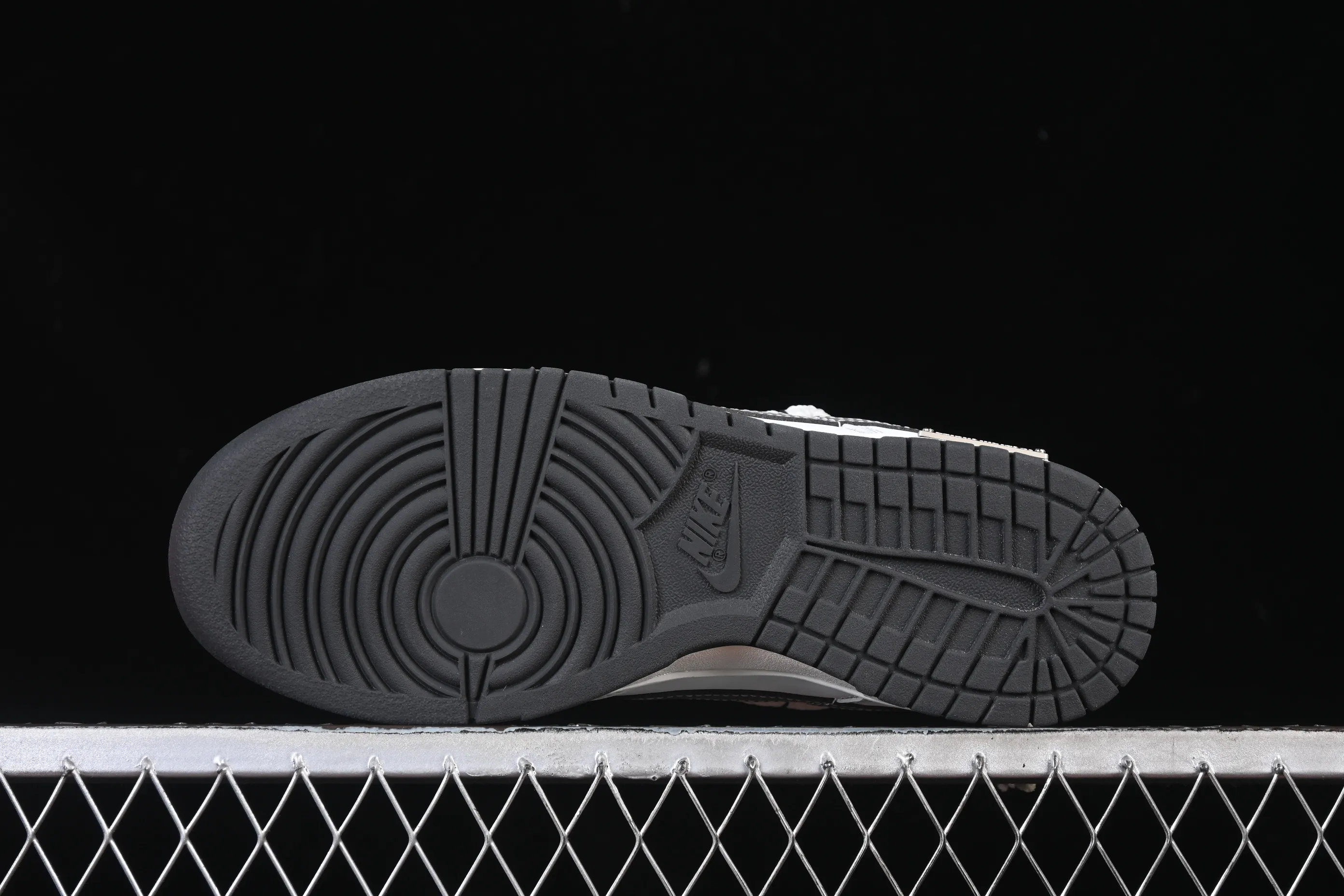 All Categories Nk SB Dunk Series Nk SB Dunk Low High-end Customized Low-top Shoes Nike SB Dunk Low "Just Do It" Straps Anniversary High-end Customized Low-top Casual Shoes WB0510-064